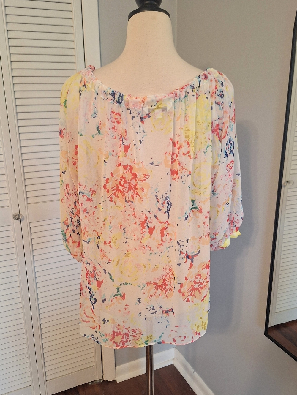 CAbi Sheer Watercolor Floral Blouse Medium - Picture 5 of 6